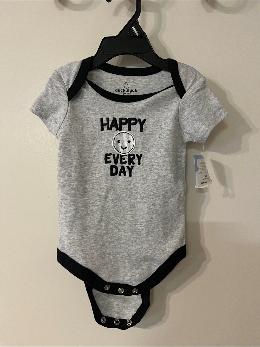 NWT 6-9 M duck.duck goose Gray "Happy Every Day" Baby Bodysuit with Black Trim